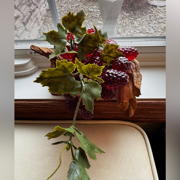 Vintage Large Lucite Raspberry Cluster on Driftwood Very Shiny And Clean - Picture 6 of 16